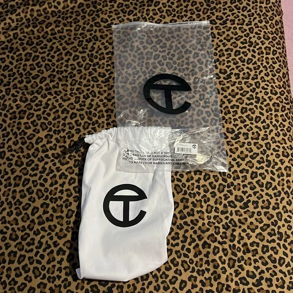 Small Telfar Bag Glue Color - Picture 7 of 11